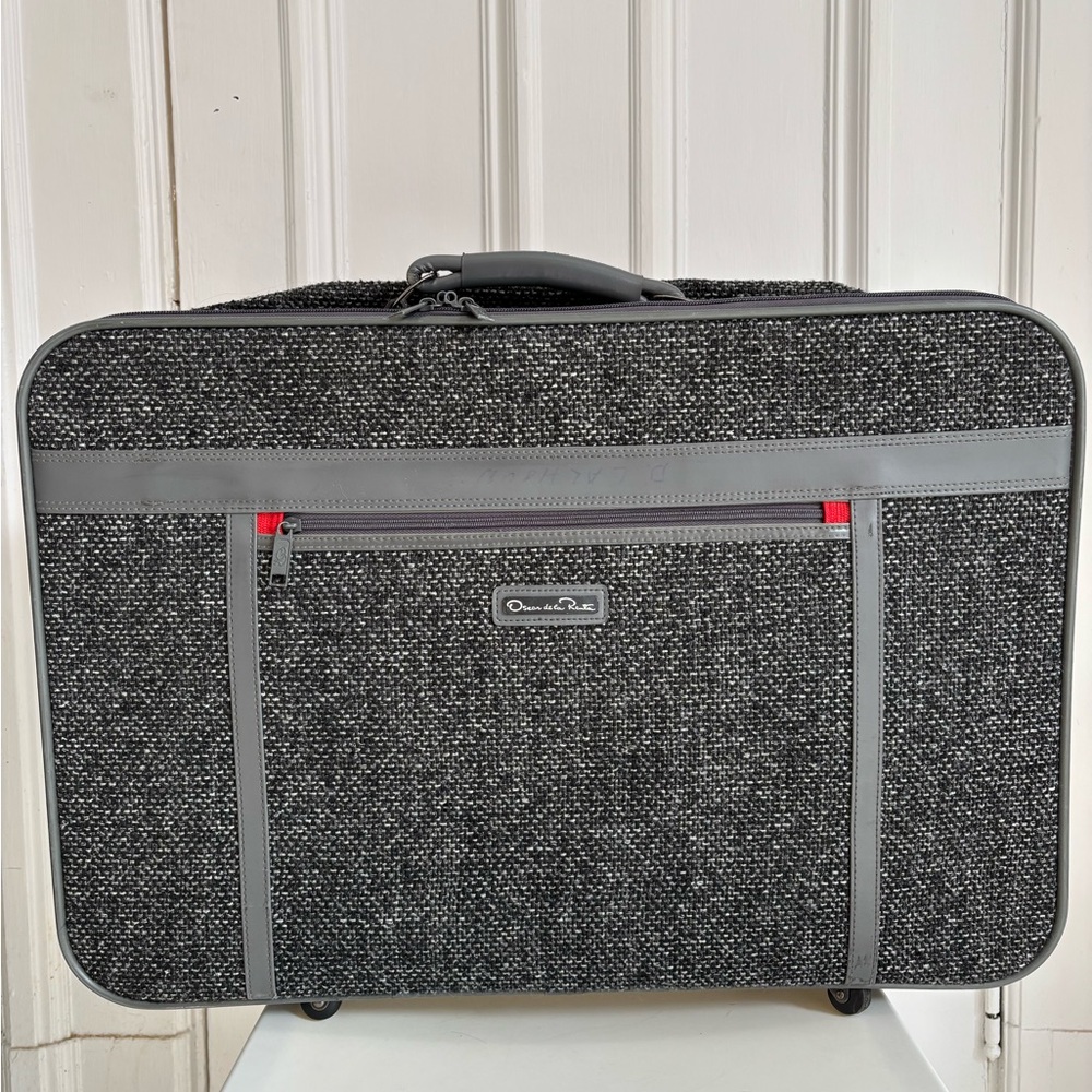 Oscar de la Renta Luggage Suitcase Speckled Tweed. Travel Bag Wheels Red Accent